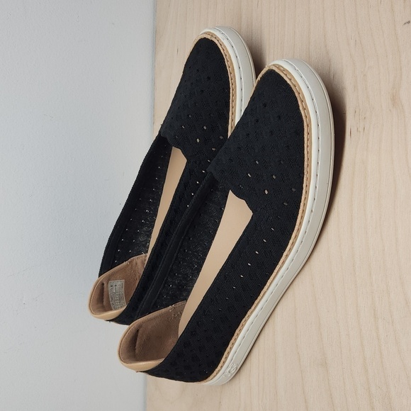 UGG Shoes - UGG Tammy Slip On Perforated Knit Comfort Flats Black 1108671 Women's Sz 8 EUC